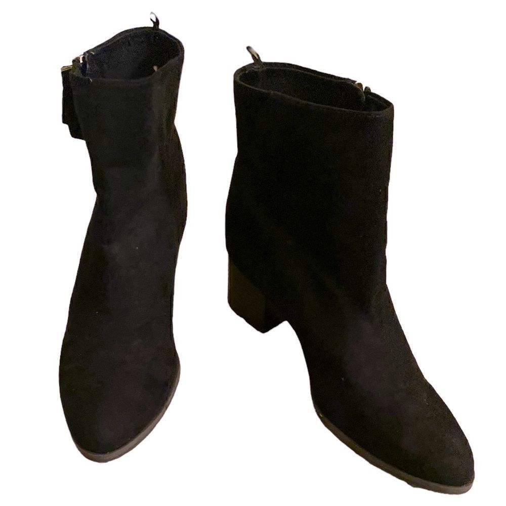 OldโNavyโFauxโSuedeย BlackโAnkleโBootiesโSizeโ7